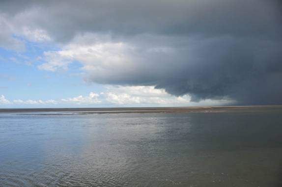 A chuva nos alcançando, no caminho para Tatajuba - CE